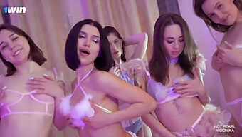 L'Aventure Passionnée De Sexe En Groupe De Nigonika Dans Une Vidéo De Réalité Hd