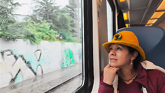 Un Viaggio In Treno Bollente Con Una Matura Bellezza Brasiliana E Un Belloccio Europeo