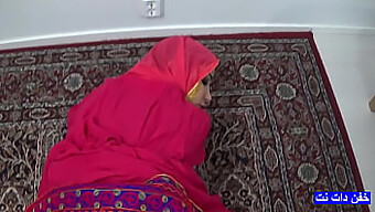 Sexe avec une beauté afghane : une histoire vraie de passion et de désir.