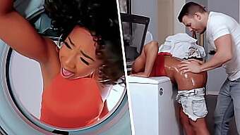 La chatte noire de Misty Stone se fait laver par derrière dans la machine à laver