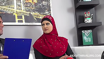 Hijaber-Verhottu Milf Antaa Suihinoton Ja Gets Perseestä Mukaan Asianajaja