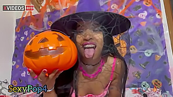 Morena Rabuda thích chơi tình dục qua đường hậu môn và creampie vào ngày Halloween