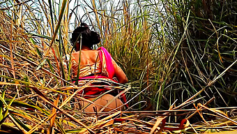 Indian Housewife Gets Outdoor Fucking In The Jungle