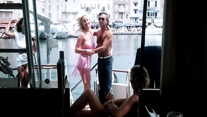 Vintage St. Tropez: Německé a francouzské hvězdy v klasickém erotickém filmu z roku 1981