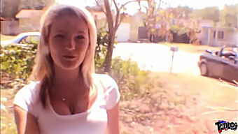 Une Fille Blonde Chevauche Avec Enthousiasme Un Homme Noir Bien Membré En Pov