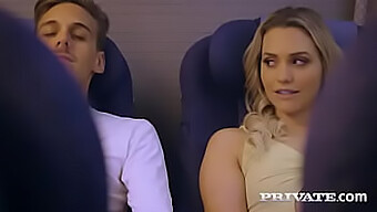 Η πρώτη φορά της Mia Malkova με Private: Αεροπλάνο και βαθιά πίπα