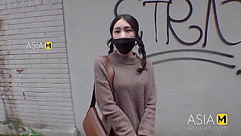 Street-Stalking In Asia: Tan Ying Ying'S Sensual Encounter