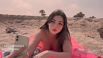 Uma adolescente de língua espanhola me convence a fazer um boquete profundo na praia