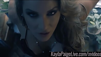 การออกกําลังกายที่รุนแรงของ Kayla Paige และการเล่นเดี่ยวด้วยของเล่นทางเพศ